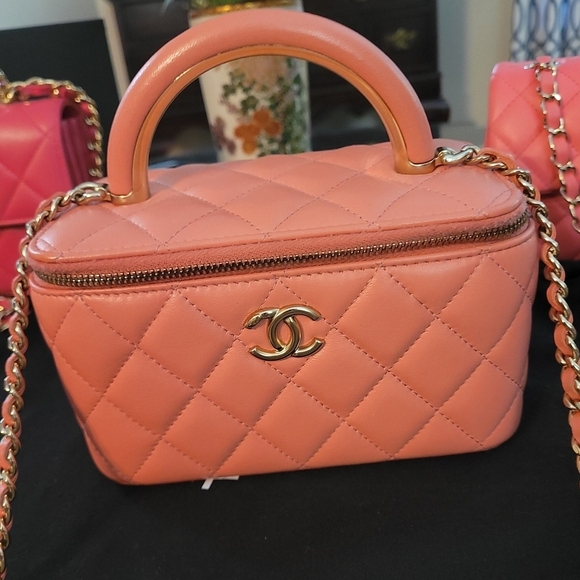 ❌SOLD❌Chanel Pink Small Vanity - Picture 4 of 15
